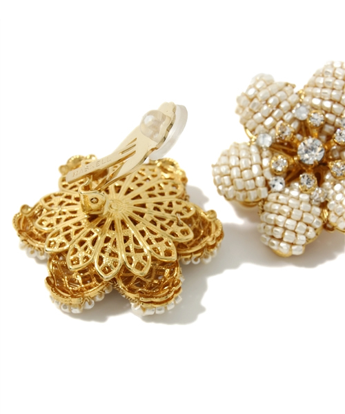 bpr BEAMS Women's（ビーピーアール　ビームス）の「MIRIAM HASKELL for BEAMS / 別注 パールフラワー イヤリング（イヤリング・レディース・ホワイト・ONE SIZE）」の2枚目の写真