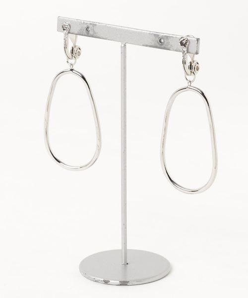 SALON（サロン）の「変形オーバルイヤリング（イヤリング・レディース・シルバー・FREE）」の3枚目の写真