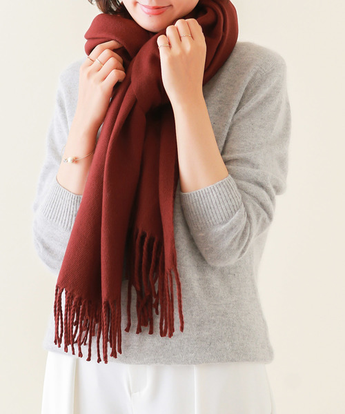 welleg（ウェレッグ）の「なめらかプレーン 大判 ストール（ストール/ショール・レディース・ブラック/ダークグリーン/ネイビー/レッド/ベージュ系その他/アイボリー/ベージュ系その他2/杢グレー/ダークグレー/ライトピンク/フューシャピンク/バーガンディー/ブラウン系その他/ターメリック/ブルー系その他/ブルー/ブルー系その他2/ライラック/ホワイト系その他/イエロー/パープル系その他/キャメル/ブラウン系その他2/ベージュ系その他3/レオパード/ブラック×ホワイト/レッド系その他/ベージュ系その他4/ブルー系その他4/ブルー系その他5/パープル系その他2/ブルー系その他3/ブラウン系その他3/ブラウン系その他4/イエロー系その他/ブラック系その他/ライトブルー/その他/ライトグレー/ホワイト系その他2/ブルー系その他6/ベージュ/マスタード/グレー系その他/その他2/ベージュ系その他5/クリアブルー/パープル/グレイッシュベージュ/ピンク/グリーン/オレンジ/ロイヤルブルー/グレー系/レモンイエロー/ピンク系その他/グリーン系/グレー系その他2/グレー系その他3/レッド系その他2・ONE SIZE/フリー）」の15枚目の写真