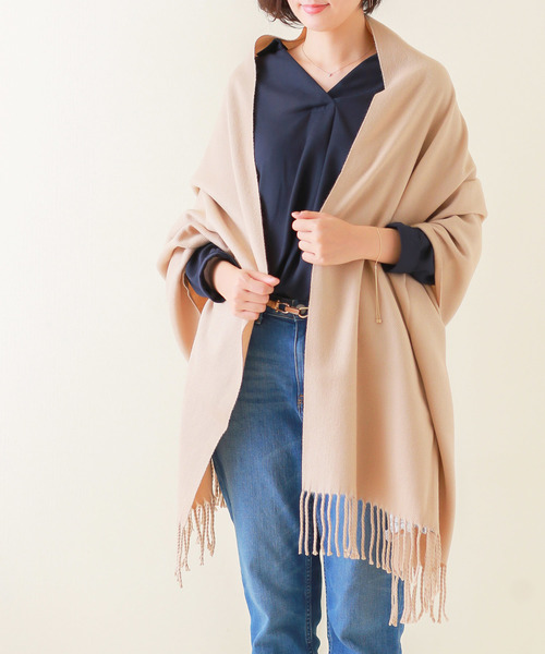 welleg（ウェレッグ）の「なめらかプレーン 大判 ストール（ストール/ショール・レディース・ブラック/ダークグリーン/ネイビー/レッド/ベージュ系その他/アイボリー/ベージュ系その他2/杢グレー/ダークグレー/ライトピンク/フューシャピンク/バーガンディー/ブラウン系その他/ターメリック/ブルー系その他/ブルー/ブルー系その他2/ライラック/ホワイト系その他/イエロー/パープル系その他/キャメル/ブラウン系その他2/ベージュ系その他3/レオパード/ブラック×ホワイト/レッド系その他/ベージュ系その他4/ブルー系その他4/ブルー系その他5/パープル系その他2/ブルー系その他3/ブラウン系その他3/ブラウン系その他4/イエロー系その他/ブラック系その他/ライトブルー/その他/ライトグレー/ホワイト系その他2/ブルー系その他6/ベージュ/マスタード/グレー系その他/その他2/ベージュ系その他5/クリアブルー/パープル/グレイッシュベージュ/ピンク/グリーン/オレンジ/ロイヤルブルー/グレー系/レモンイエロー/ピンク系その他/グリーン系/グレー系その他2/グレー系その他3/レッド系その他2・ONE SIZE/フリー）」の21枚目の写真