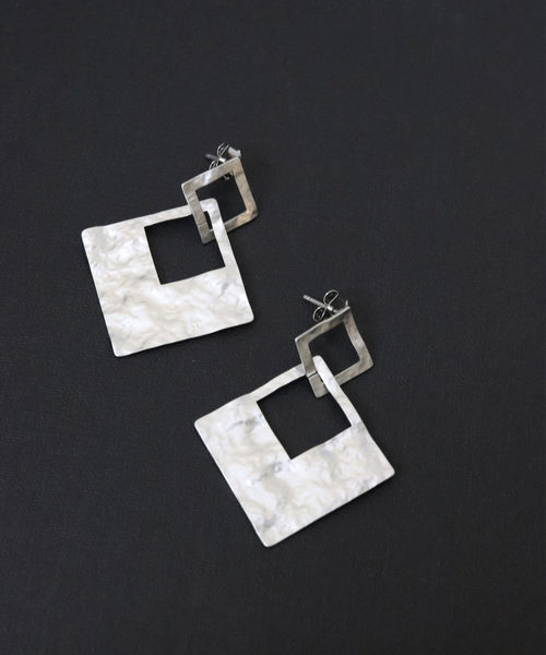 florist（フローリスト）の「【2種展開】スクエア＆サークル艶消しピアス（ピアス（両耳用）・レディース・ゴールド系その他2/シルバー系その他2/ゴールド系その他3/シルバー系その他3・FREE）」の8枚目の写真