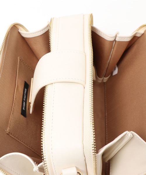 NATURAL BEAUTY BASIC（ナチュラルビューティーベーシック）の「パーソナルウォレットショルダー（ショルダーバッグ・レディース・ネイビー/オフホワイト/オレンジ/キャメル・ﾌﾘ-）」の14枚目の写真