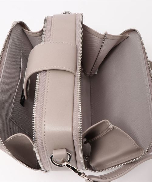 NATURAL BEAUTY BASIC（ナチュラルビューティーベーシック）の「パーソナルウォレットショルダー（ショルダーバッグ・レディース・ネイビー/オフホワイト/オレンジ/キャメル・ﾌﾘ-）」の7枚目の写真