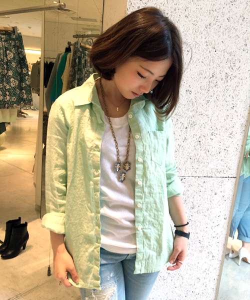 DouDou（ドゥドゥ）の「フレンチリネンシャンブレーシャツ（シャツ/ブラウス・レディース・ピンク/イエロー/ミント・FREE）」の2枚目の写真