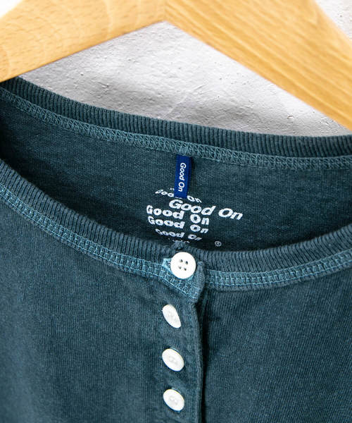 go slow caravan(ゴースローキャラバン)の「Good On/グッドオン 8 BUTTON S/S HENLEY TEE(Tシャツ/カットソー・レディース・ナチュラル/ネイビー/ライトブルー/マスタード・FREE)」の10枚目の写真