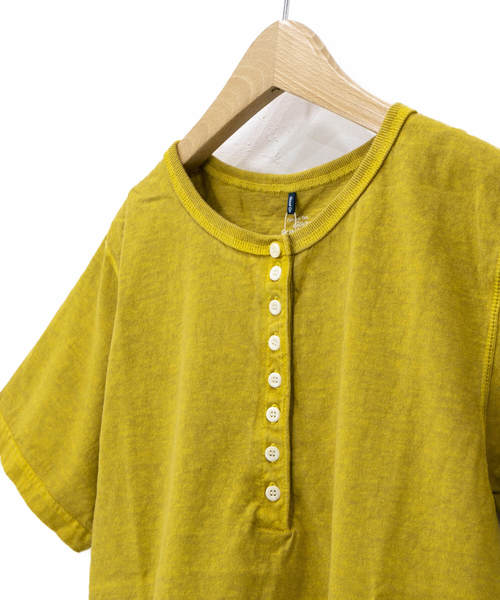 go slow caravan(ゴースローキャラバン)の「Good On/グッドオン 8 BUTTON S/S HENLEY TEE(Tシャツ/カットソー・レディース・ナチュラル/ネイビー/ライトブルー/マスタード・FREE)」の16枚目の写真