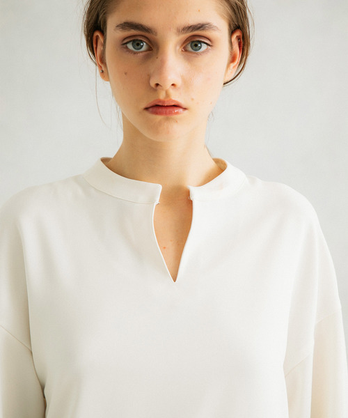 UNITED TOKYO（ユナイテッドトウキョウ）の「ボリュームスリーブスキッパー ブラウス（シャツ/ブラウス・レディース・オフホワイト/ブラック/ライトベージュ/パープル/グリーン/ブルー・1）」の21枚目の写真