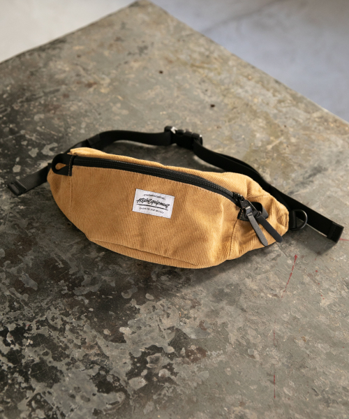GLOBAL WORK（グローバルワーク）の「LIGHTウェストバッグ/844225（ボディバッグ/ウエストポーチ・メンズ・ブラック/パープル/カーキ/イエロー/オレンジ/ブルー/ベージュ/ライトグレー・FREE）」の4枚目の写真