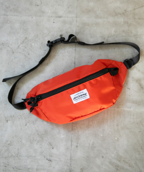 GLOBAL WORK（グローバルワーク）の「LIGHTウェストバッグ/844225（ボディバッグ/ウエストポーチ・メンズ・ブラック/パープル/カーキ/イエロー/オレンジ/ブルー/ベージュ/ライトグレー・FREE）」の8枚目の写真