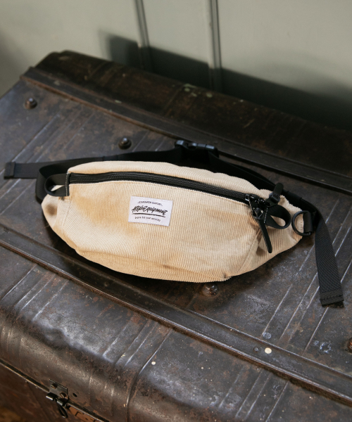 GLOBAL WORK（グローバルワーク）の「LIGHTウェストバッグ/844225（ボディバッグ/ウエストポーチ・メンズ・ブラック/パープル/カーキ/イエロー/オレンジ/ブルー/ベージュ/ライトグレー・FREE）」の3枚目の写真