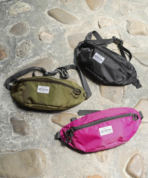 GLOBAL WORK（グローバルワーク）の「LIGHTウェストバッグ/844225（ボディバッグ/ウエストポーチ・メンズ・ブラック/パープル/カーキ/イエロー/オレンジ/ブルー/ベージュ/ライトグレー・FREE）」の9枚目の写真