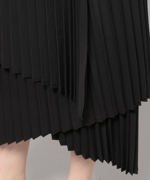 PAGEBOY（ページボーイ）の「ラッププリーツレイヤースカート（スカート・レディース・ブラック/グレイッシュベージュ・FREE）」の10枚目の写真
