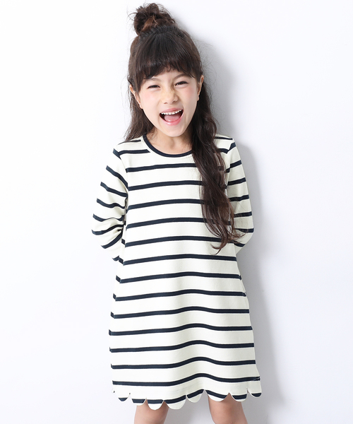 devirock（デビロック）の「スカラップ長袖ワンピース（ワンピース・キッズ・ブラック/ネイビー/杢グレー/キャメル/ホワイト×ネイビー/ネイビー×ホワイト/ベージュ×ブラック・80ｃｍ/90cm/110cm/100cm/120cm/130cm/140cm/150cm/160cm）」の2枚目の写真