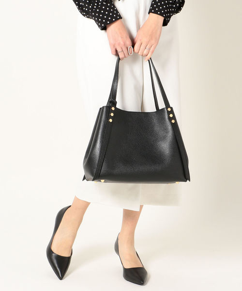 MARCO BIANCHINI(マルコビアンチーニ)の「MARCO BIANCHINI:スタッズトート◇(トートバッグ・レディース・ブラック/ベージュ・ONE SIZE)」の7枚目の写真