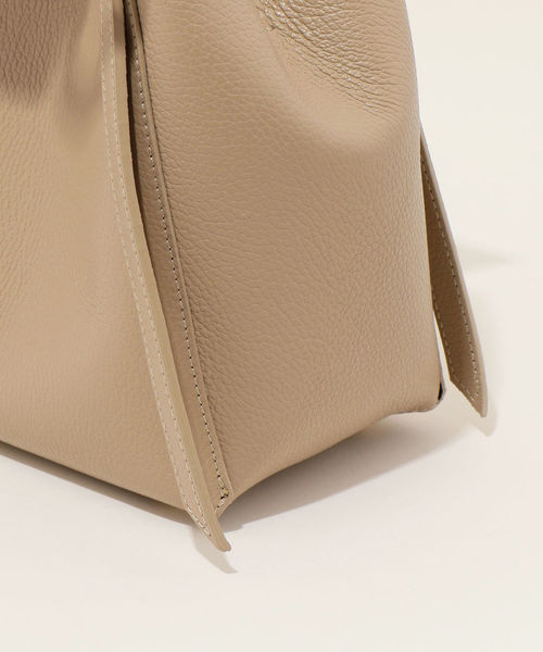 MARCO BIANCHINI(マルコビアンチーニ)の「MARCO BIANCHINI:スタッズトート◇(トートバッグ・レディース・ブラック/ベージュ・ONE SIZE)」の16枚目の写真