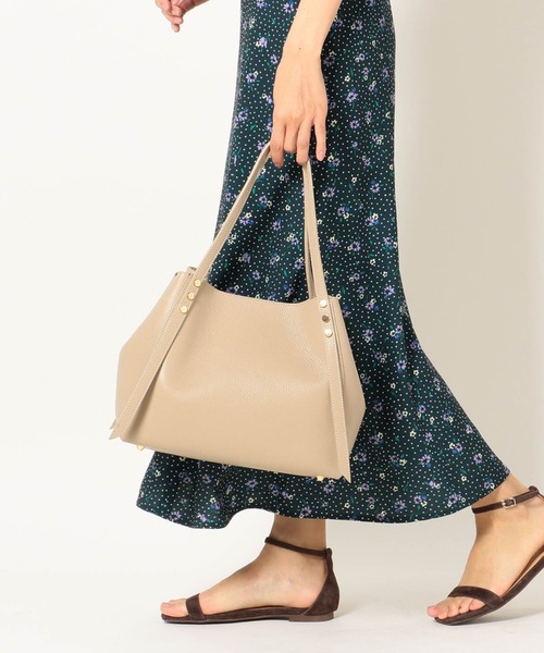 MARCO BIANCHINI(マルコビアンチーニ)の「MARCO BIANCHINI:スタッズトート◇(トートバッグ・レディース・ブラック/ベージュ・ONE SIZE)」の2枚目の写真