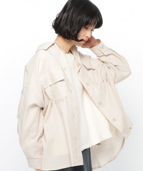 LAKOLE(ラコレ)の「コットンネルオーバーサイズシャツ / LAKOLE(シャツ/ブラウス・レディース・ライトグレー/カーキ/アイボリー・SMALL/MEDIUM)」の3枚目の写真