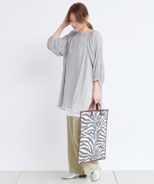 DouDou（ドゥドゥ）の「マジョリカバックリボンチュニックブラウス（シャツ/ブラウス・レディース・ライトグレー/ブラック/オフホワイト・FREE）」の19枚目の写真