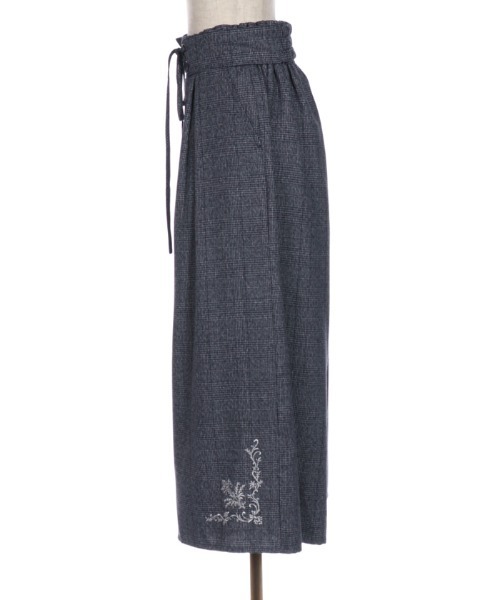 axes femme(アクシーズファム)の「裾刺繍タック入りワイドパンツ axes femme(アクシーズファム)の「裾刺繍タック入りワイドパンツ