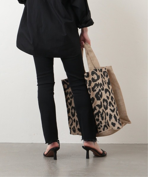 Deuxieme Classe（ドゥーズィエムクラス）の「*【NEOUS/ネオアス】 フラットストラップサンダル(8CM)（サンダル・レディース・ブラック・37/36/35/38/39）」の5枚目の写真