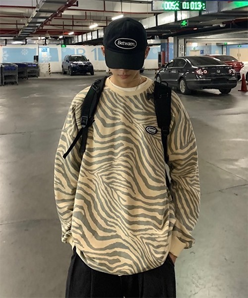 WESTBOY（ウエストボーイ）の「【WB ORIGINALS】 Zebra Printed Long-sleeve Sweat WO21W06TP（ニット/セーター・メンズ・ホワイト/グレー/カーキ・M/L/XL）」の3枚目の写真