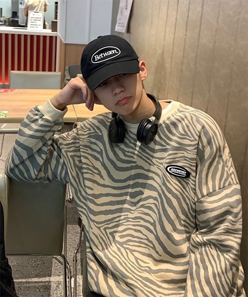 WESTBOY（ウエストボーイ）の「【WB ORIGINALS】 Zebra Printed Long-sleeve Sweat WO21W06TP（ニット/セーター・メンズ・ホワイト/グレー/カーキ・M/L/XL）」の4枚目の写真