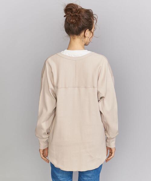 BEAUTY&YOUTH UNITED ARROWS(ビューティーアンドユースユナイテッドアローズ)の「BY ディープVネックロングスリーブカットソー(Tシャツ/カットソー・レディース・ダークグレー/ライトピンク/ケリー・FREE)」の4枚目の写真