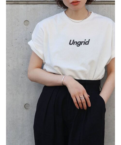 Ungrid（アングリッド）の「【10周年限定】UngridロゴTee（Tシャツ/カットソー・レディース・オフホワイト/チャコールグレー/ベージュ・FREE）」の4枚目の写真