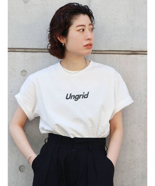 Ungrid（アングリッド）の「【10周年限定】UngridロゴTee（Tシャツ/カットソー・レディース・オフホワイト/チャコールグレー/ベージュ・FREE）」の7枚目の写真