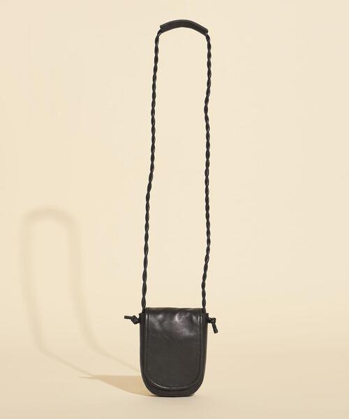 BEAUTY&YOUTH UNITED ARROWS（ビューティーアンドユースユナイテッドアローズ）の「BY∴ レザーフラップツイストショルダーバッグ（ショルダーバッグ・レディース・ライトグレー/ブラック・FREE）」の3枚目の写真