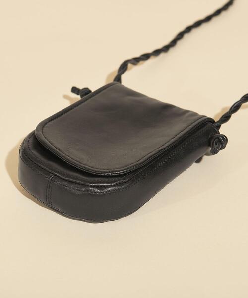 BEAUTY&YOUTH UNITED ARROWS（ビューティーアンドユースユナイテッドアローズ）の「BY∴ レザーフラップツイストショルダーバッグ（ショルダーバッグ・レディース・ライトグレー/ブラック・FREE）」の17枚目の写真