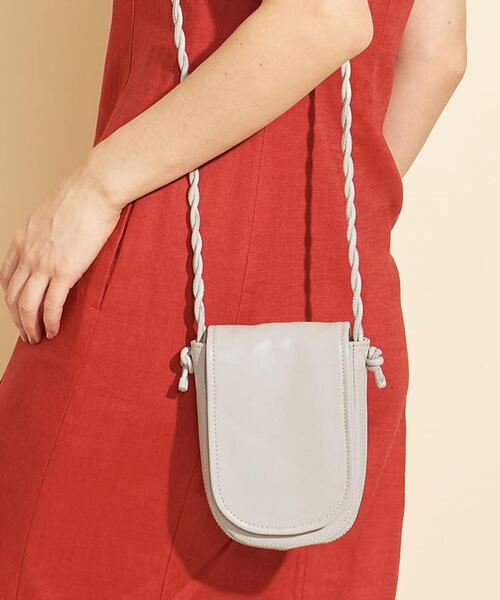 BEAUTY&YOUTH UNITED ARROWS（ビューティーアンドユースユナイテッドアローズ）の「BY∴ レザーフラップツイストショルダーバッグ（ショルダーバッグ・レディース・ライトグレー/ブラック・FREE）」の10枚目の写真