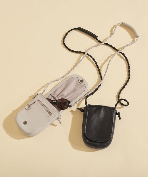 BEAUTY&YOUTH UNITED ARROWS（ビューティーアンドユースユナイテッドアローズ）の「BY∴ レザーフラップツイストショルダーバッグ（ショルダーバッグ・レディース・ライトグレー/ブラック・FREE）」の8枚目の写真