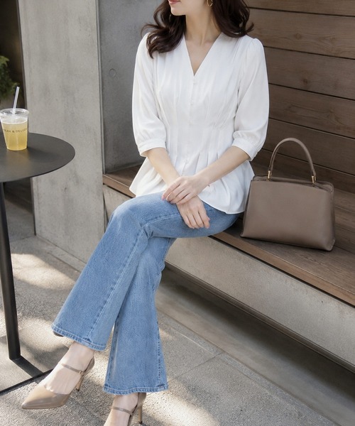RUIRUE BOUTIQUE(ルイルエブティック)の「2way 洗える | ウエストタックデザインブラウス | 半袖 Vネック トップス 体型カバー オフィスカジュアル 通勤服 華やか ブラウス(シャツ/ブラウス・レディース・グレイッシュベージュ/ライトカーキ/ホワイト/ブラック/ネイビー/グリーン系1/アッシュ/ブラック系1・S/M/L/LL/3L/4L/5L)」の22枚目の写真