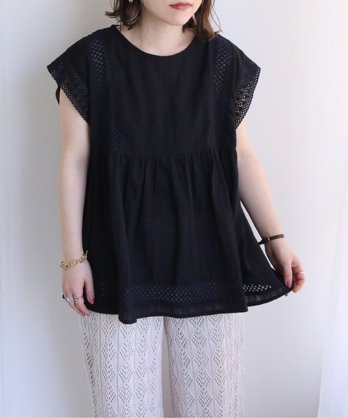 TRIANGLE PALETTE（トライアングルパレット）の「カラミドビーレースブラウス（シャツ/ブラウス・レディース・ブラック/オフホワイト/テラコッタ/ターコイズブルー・FREE）」の3枚目の写真