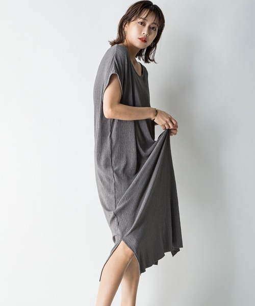 MILLION CARATS（ミリオンカラッツ）の「【STYLE4】プリーツカットワンピース（ワンピース・レディース・チャコールグレー/サックスブルー/ピンク・FREE）」の18枚目の写真