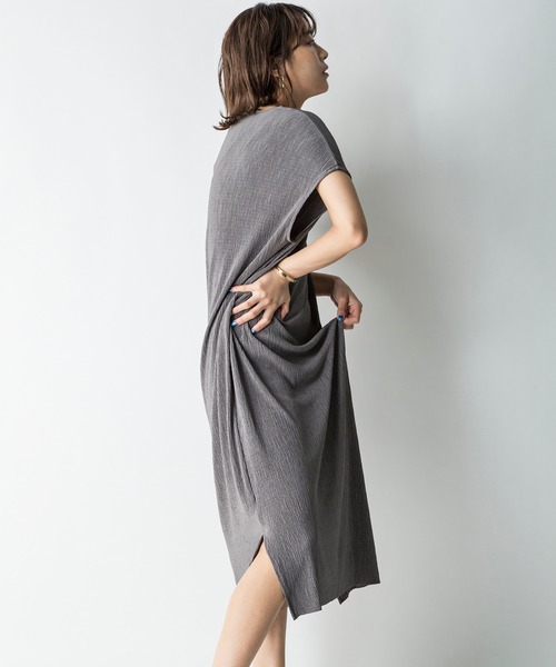 MILLION CARATS（ミリオンカラッツ）の「【STYLE4】プリーツカットワンピース（ワンピース・レディース・チャコールグレー/サックスブルー/ピンク・FREE）」の4枚目の写真