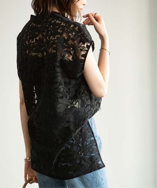 Noble（ノーブル）の「フラワーレースノースリーブブラウス