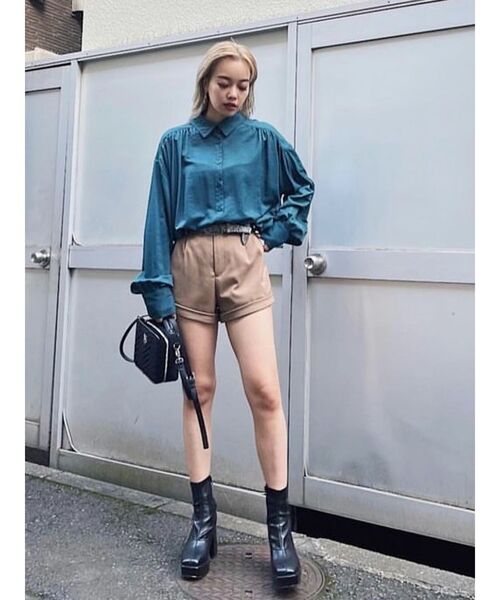 EVRIS（エヴリス）の「ショルダーギャザーシャツ（シャツ/ブラウス・レディース・ホワイト/ブラック/グリーン・FREE）」の7枚目の写真