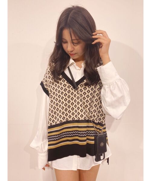 EVRIS（エヴリス）の「ショルダーギャザーシャツ（シャツ/ブラウス・レディース・ホワイト/ブラック/グリーン・FREE）」の14枚目の写真