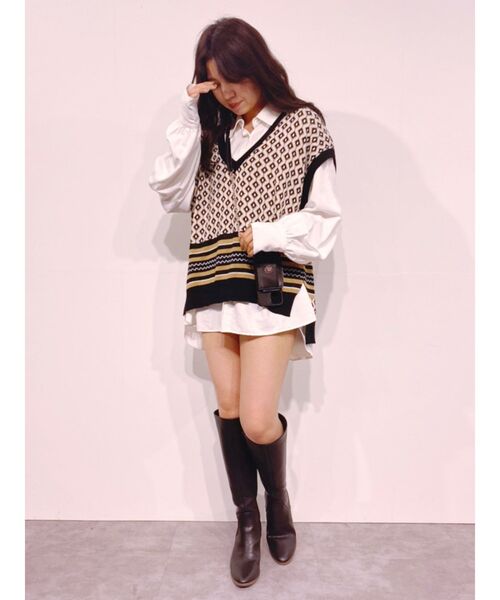 EVRIS（エヴリス）の「ショルダーギャザーシャツ（シャツ/ブラウス・レディース・ホワイト/ブラック/グリーン・FREE）」の18枚目の写真