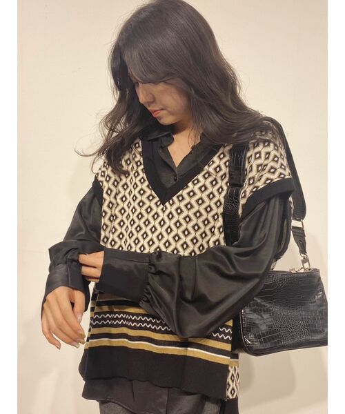 EVRIS（エヴリス）の「ショルダーギャザーシャツ（シャツ/ブラウス・レディース・ホワイト/ブラック/グリーン・FREE）」の19枚目の写真