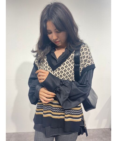 EVRIS（エヴリス）の「ショルダーギャザーシャツ（シャツ/ブラウス・レディース・ホワイト/ブラック/グリーン・FREE）」の20枚目の写真