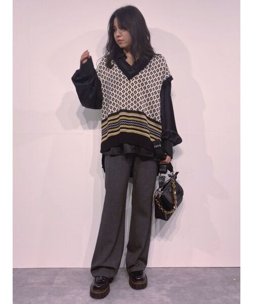 EVRIS（エヴリス）の「ショルダーギャザーシャツ（シャツ/ブラウス・レディース・ホワイト/ブラック/グリーン・FREE）」の22枚目の写真