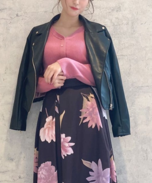 MIIA(ミーア)の「2WAYパワーショルダーニット(ニット/セーター・レディース・オフホワイト/ベージュ/パープル/ブラック/ブルー/ピンク・FREE)」の6枚目の写真