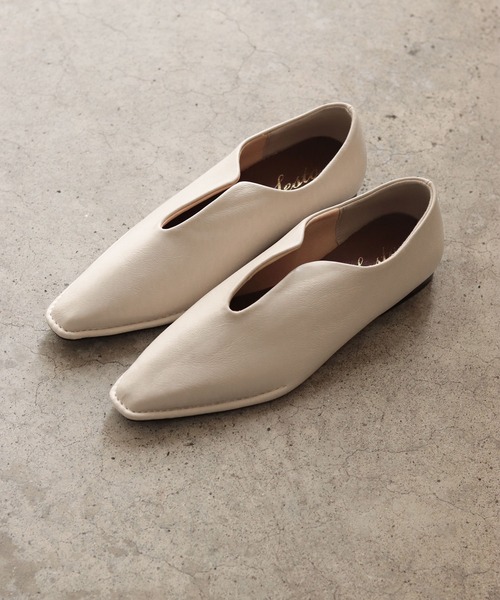 SESTO(セスト)の「ステッチデザインローヒールVカットマニッシュパンプス(パンプス・レディース・ブラック/アイボリー・22.5cm/24.5cm/23.0cm/23.5cm/25.0cm/24.0cm)」の9枚目の写真