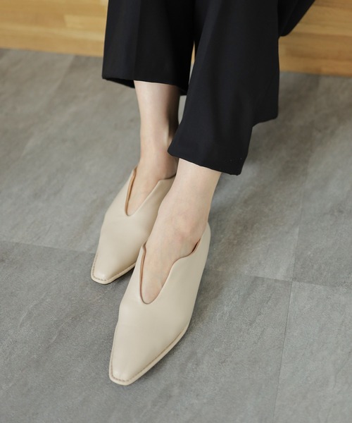 SESTO(セスト)の「ステッチデザインローヒールVカットマニッシュパンプス(パンプス・レディース・ブラック/アイボリー・22.5cm/24.5cm/23.0cm/23.5cm/25.0cm/24.0cm)」の14枚目の写真