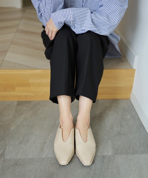 SESTO(セスト)の「ステッチデザインローヒールVカットマニッシュパンプス(パンプス・レディース・ブラック/アイボリー・22.5cm/24.5cm/23.0cm/23.5cm/25.0cm/24.0cm)」の16枚目の写真