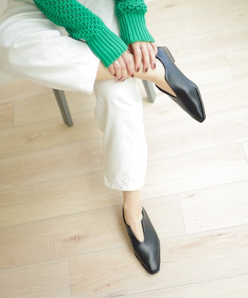 SESTO(セスト)の「ステッチデザインローヒールVカットマニッシュパンプス(パンプス・レディース・ブラック/アイボリー・22.5cm/24.5cm/23.0cm/23.5cm/25.0cm/24.0cm)」の11枚目の写真