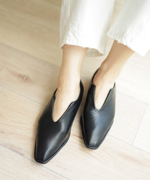 SESTO(セスト)の「ステッチデザインローヒールVカットマニッシュパンプス(パンプス・レディース・ブラック/アイボリー・22.5cm/24.5cm/23.0cm/23.5cm/25.0cm/24.0cm)」の13枚目の写真